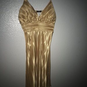 Gold shimmery flowy dress😇
